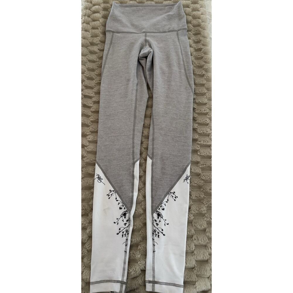 Yogavated Athletics Gym Leggings Tree Graphic Size M